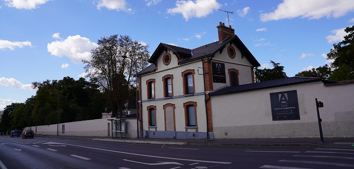 Façade de L'Assiette Champenoise, à Tinqueux