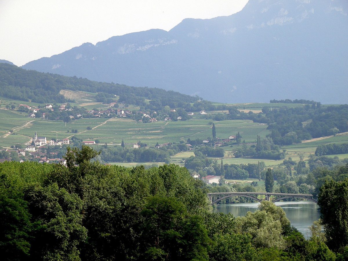 Vue générale de Jongieux et de son vignoble, en Savoie