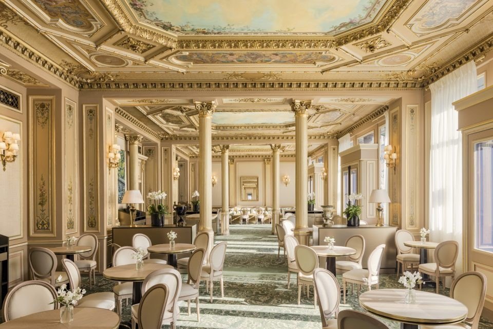 Un salon du Café de la Paix, place de l'Opéra à Paris