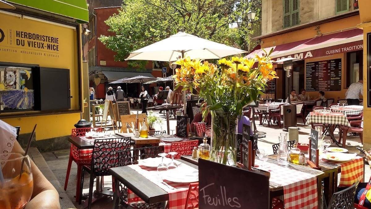 La terrasse de L'Escalinada, rue Pairolière dans le Vieux-Nice