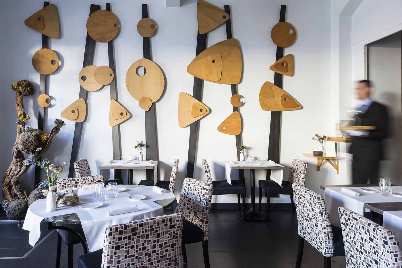 La salle de Flaveur et ses poissons de bois, à Nice