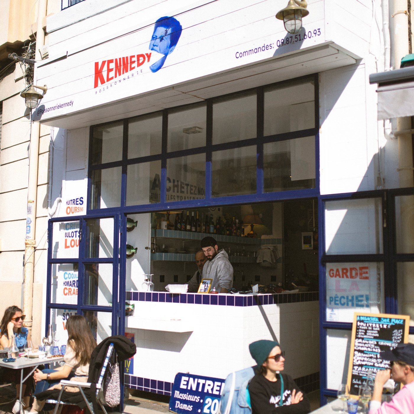 La devanture de la Poissonnerie Kennedy, sur la corniche à Marseille