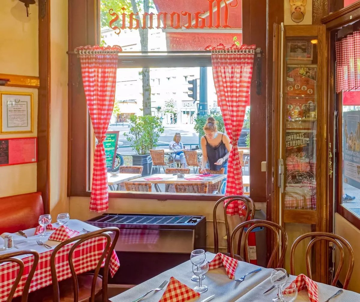 La salle du Café Lobut, à Villeurbanne