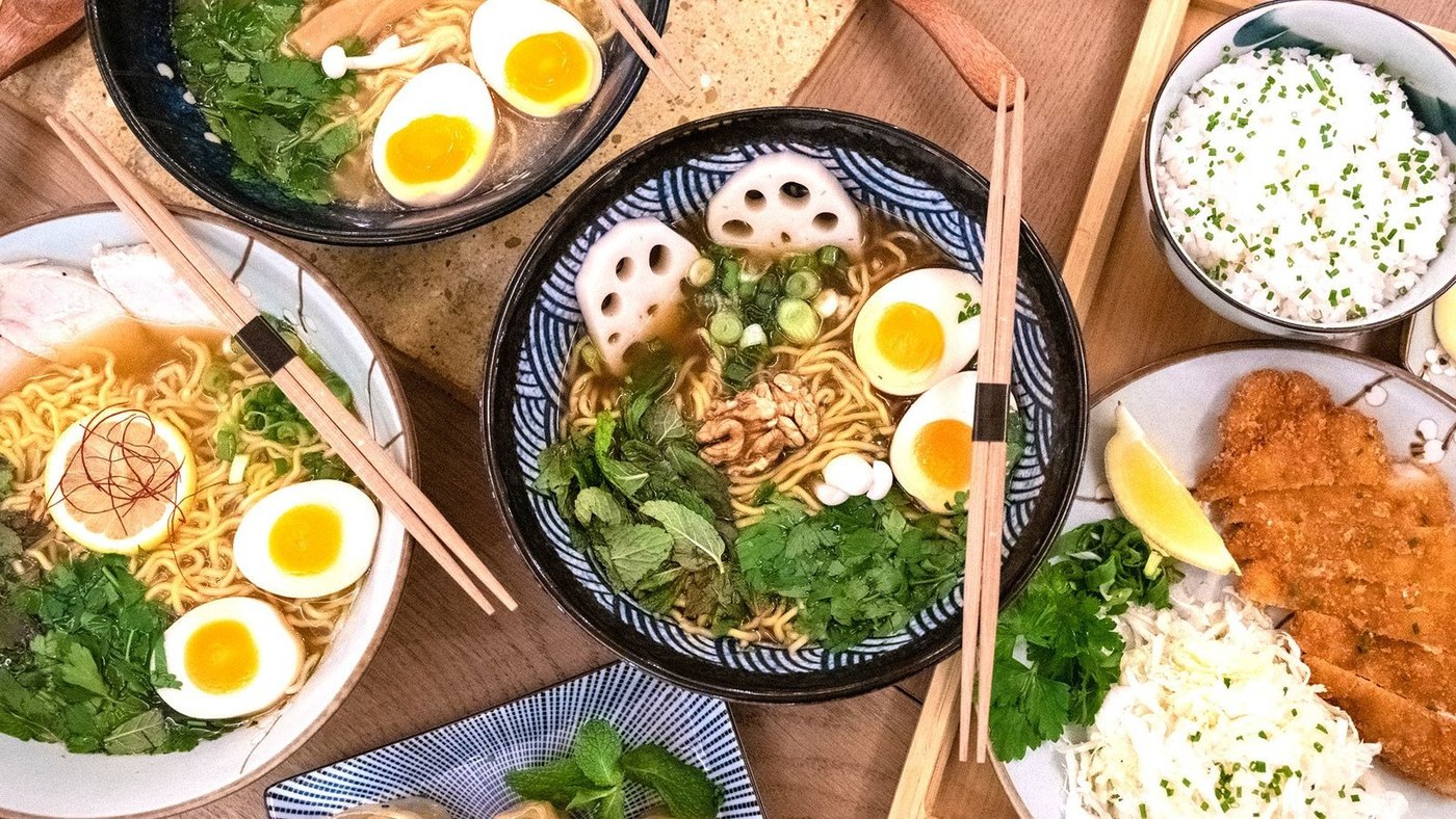 Deux bols de ramen servis chez Neko Ramen, à Paris