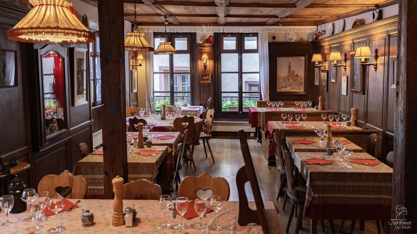 La salle de la winstub Chez Yvonne, rue du Sanglier à Strasbourg