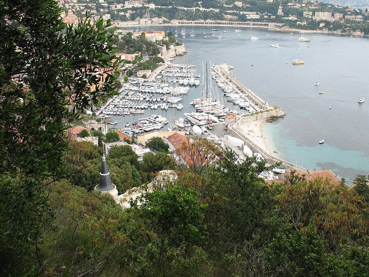 La rade de Villefranche-sur-Mer, sur la Côte d'Azur
