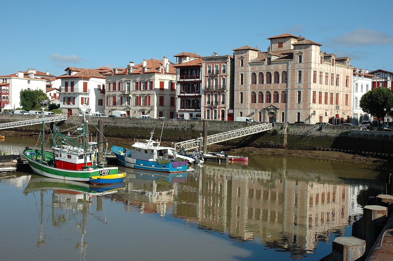 Le port de Saint-Jean-de-Luz et ses maisons basques